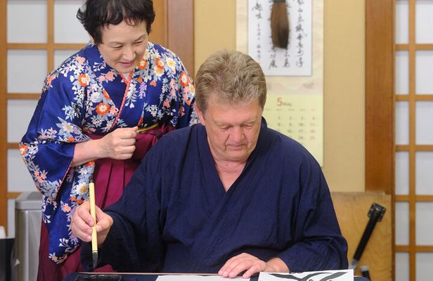 Tokyo Shinagawa Experience Calligraphy Wearing a Kimono or Samue