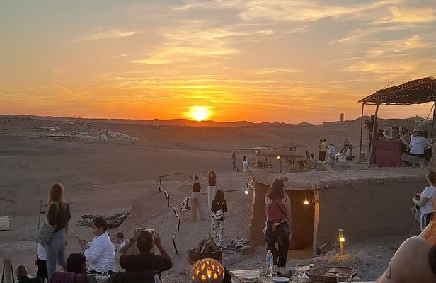 Marrakech: Sunset Dinner in Agafay with Show and Transport 