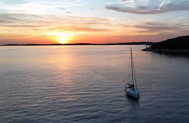 3 Hour Private Sunset Sailing Tour in Pula