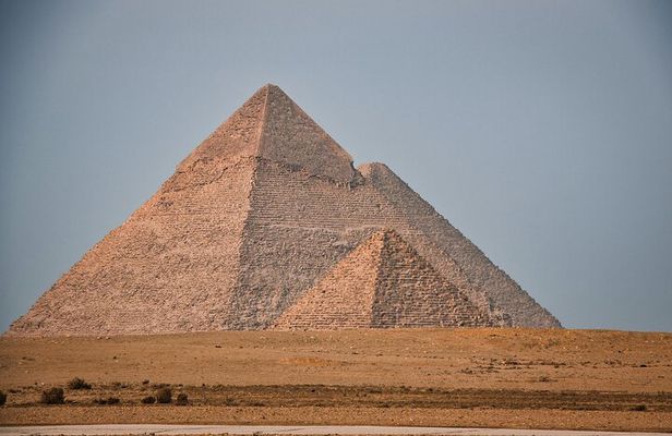 Giza Pyramids to Egyptian Museum and Bazaar Full Day Tour