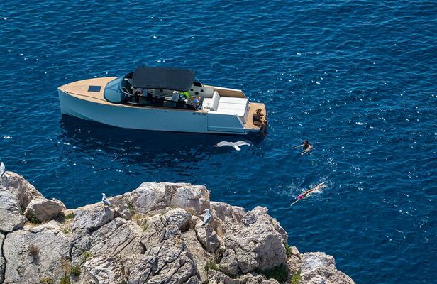 Dubrovnik to Elaphiti: Yacht Escape in Style