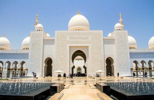 Premium Abu Dhabi Tour: Grand Mosque, Royal Palace & Etihad Tower
