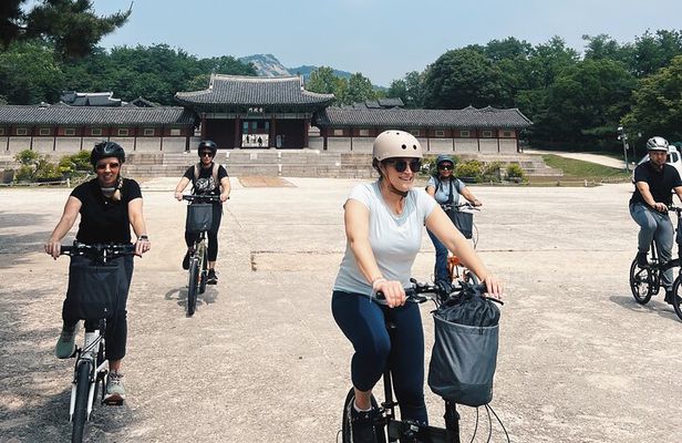 Bike tour, Travel back in time to Old Seoul