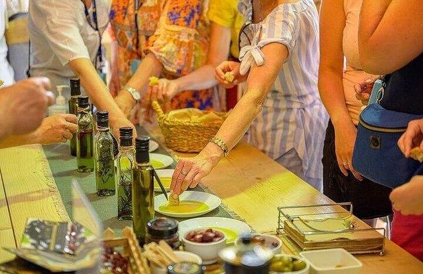 Private Olive Oil Tour and Tasting with Lunch from Itea Port
