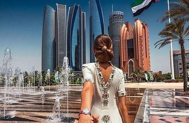 From Dubai to Abu Dhabi Premium City Sightseeing Tour