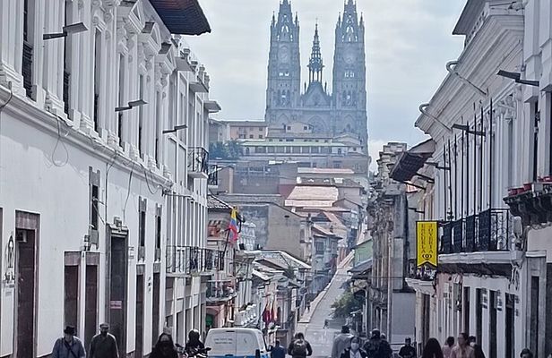 Quito city Tour and Middle of the World