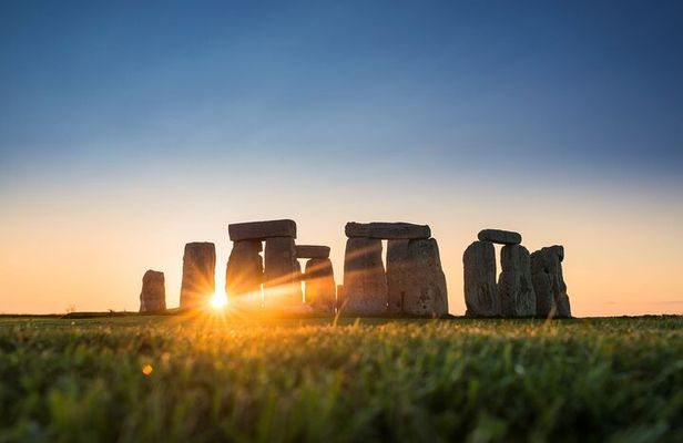 Windsor, Stonehenge and Bath Day Trip from London
