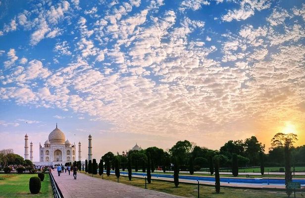 Taj Mahal Sunrise Tour – Includes Entry Tickets & Guide