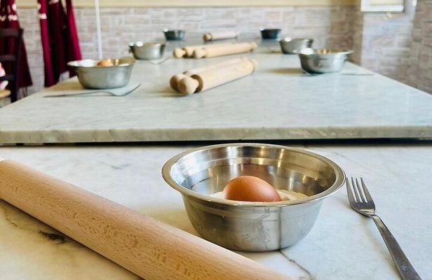 Florence : Lasagna & Tiramisù Class with Wine by Ponte Vecchio