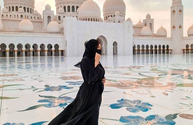 Abu Dhabi Private Tour with Grand Mosque, Emirates Palace & More