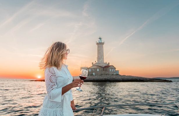 Medulin: Private Sunset Boat Cruise with Wine Tasting