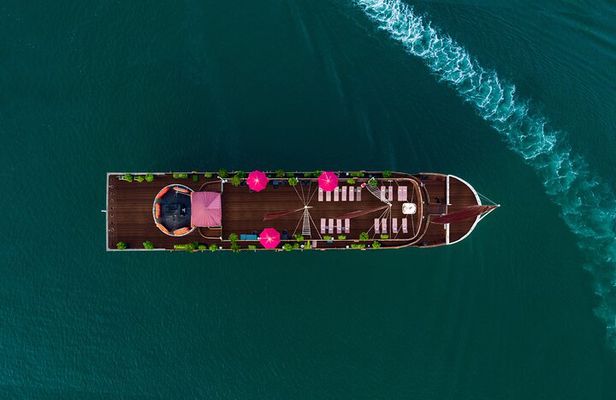 From Hanoi: 2-Day Luxury Halong Cruise Explore Caves & Island 
