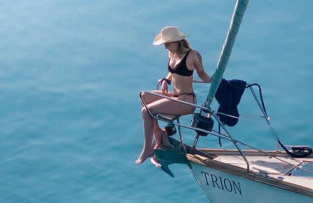 Private Half Day Morning Cruise of Milos and Kleftiko