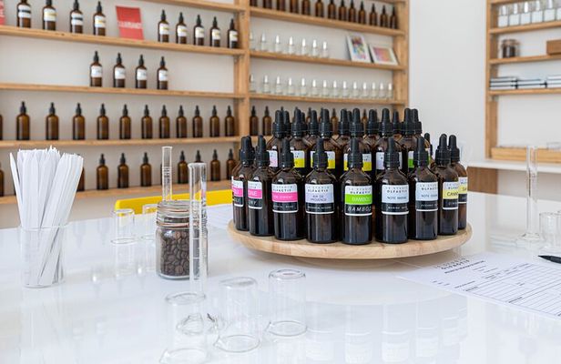Perfume creation workshop in Bordeaux Center