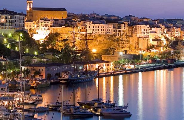 Menorca: Mahon Guided Walking Tour with History & Tastings
