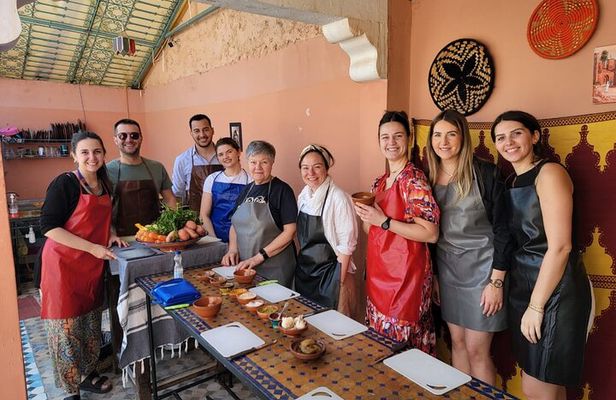 Cooking class with a Moroccan family