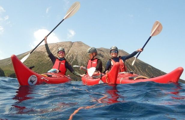 Private Tour explore Vulcano Island by Kayak & Coasteering