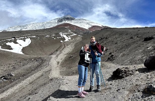 Full-Day Cotopaxi Volcano Tour from Quito – Nature & Hiking