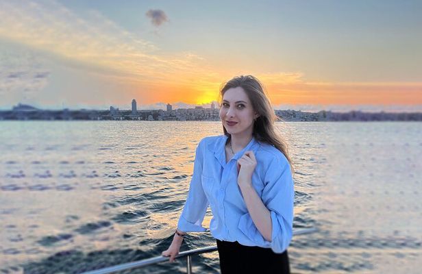 Bosphorus Sunset Cruise with Wine, Feel Special On A Luxury Yacht