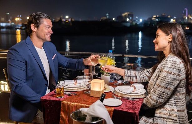 2 Hour Dinner Cruise in Marina with Luxury Private Transfers