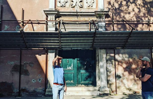 Venice Commissario Brunetti and Donna Leon: Walk His Beat
