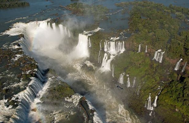 One day tour of two waterfalls in Brazil and Argentina