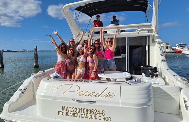 Isla Mujeres snorkeling tour on Exclusive 46ft Yacht in Cancun