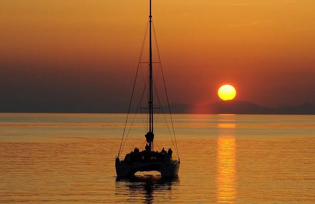 Private Sunset Catamaran Cruise in Naxos with Dinner