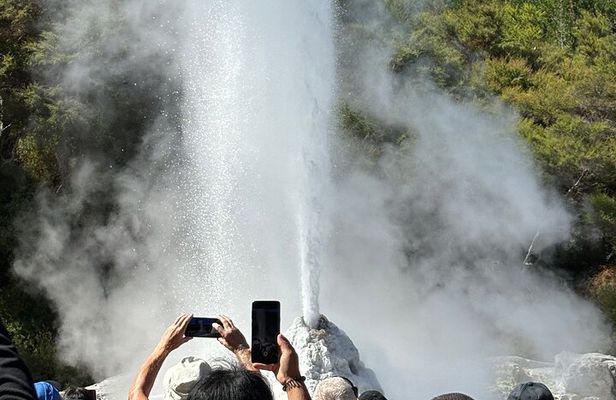 Rotorua & Taupo DayTour with Waiotapu & Huka Falls from Auckland