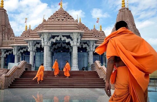 BAPS Hindu Mandir and Grand Mosque Abu Dhabi Tour From Dubai