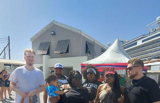 Cruise Ship passengers: From ocho rios pier to Bob Marley museum 