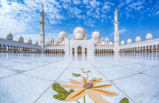 From Dubai: Abu Dhabi Fullday Tour with Mosque, Palace & Heritage