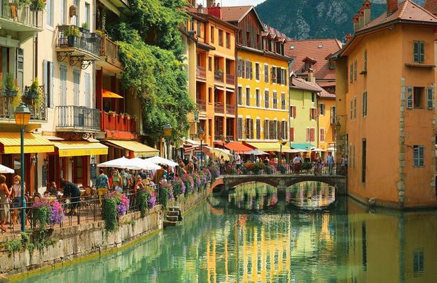 Explore Annecy in 60 minutes with a Local
