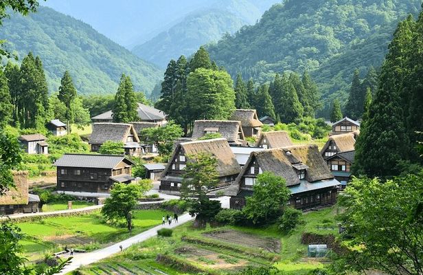 From Nagoya: Hida Takayama & Shirakawa-go Small Group Tour