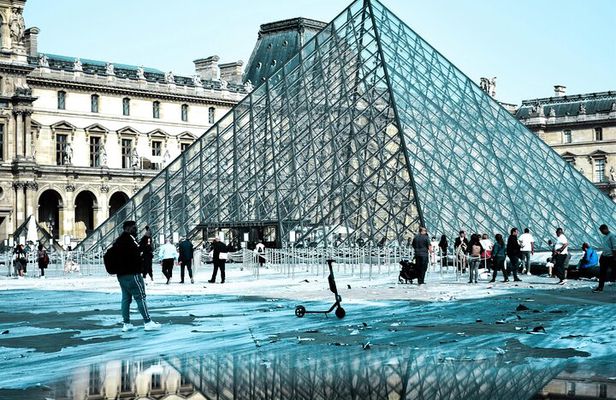 Louvre Museum with Mona Lisa Direct Entry Experience 
