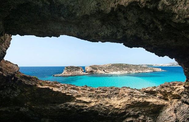 Comino Private Boat Tour in Malta