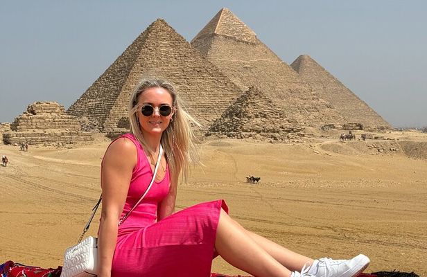 Full Day Tour to Giza Pyramids and Saqqara 