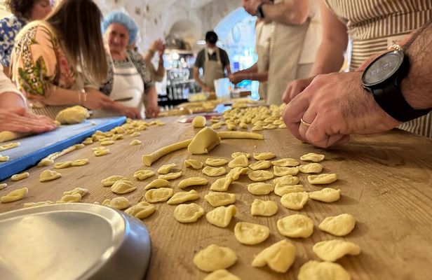 Private cave cooking class in the Sassi of Matera