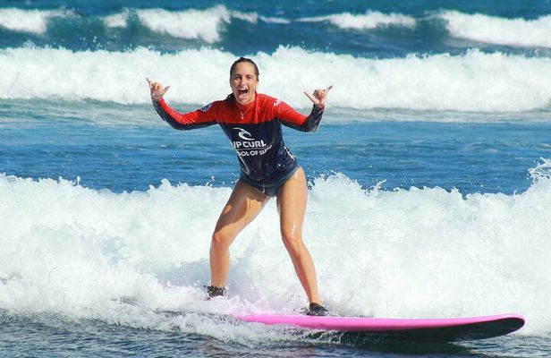 Surfing Group Lesson Level 1 Beach Surfer