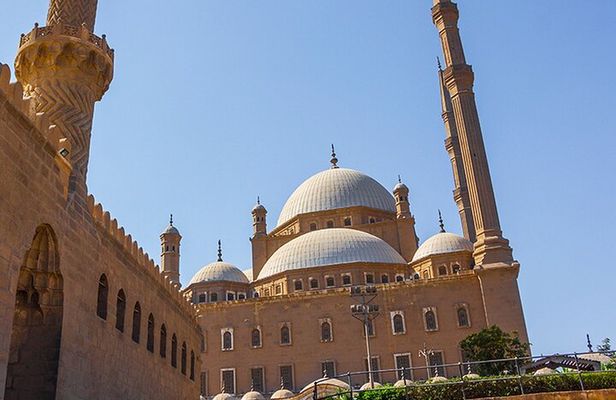 Salah El Din Citadel and Old Cairo Bazar Guided Tour