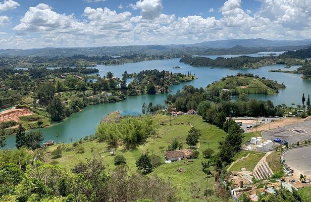 Full Day Tour to Guatape with Pickup Breakfast and Lunch