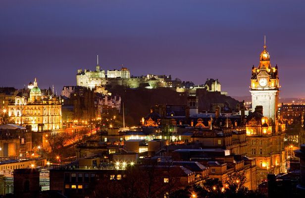Royal Edinburgh Overnight Tour by Rail from London