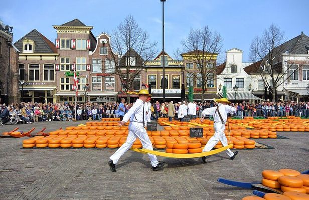 Alkmaar Cheese Market, & Zaanse Schans Guided Day Tour