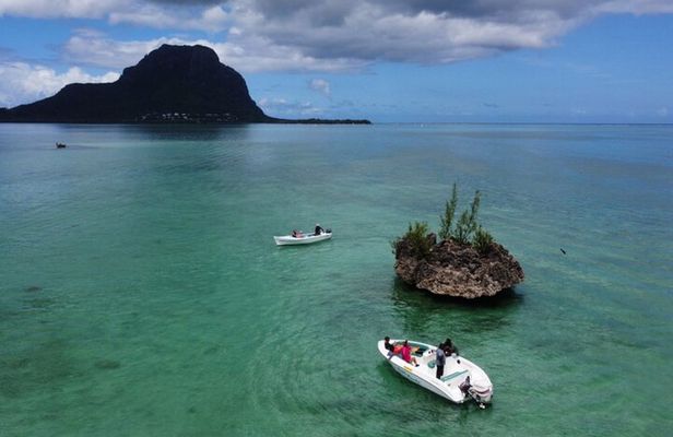 Private Havanah Boat Full Day Adventure in Mauritius