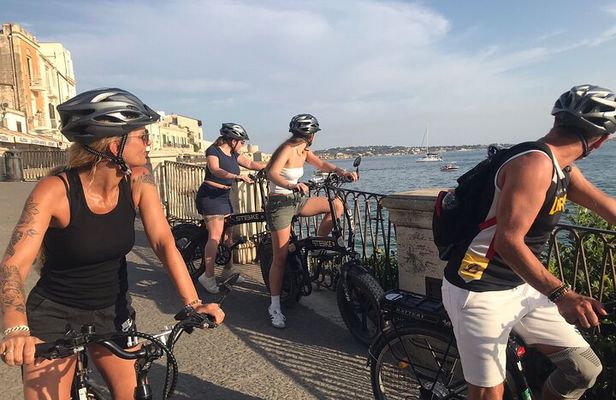 E-Bike tour in Syracuse with rich aperitif at sunset