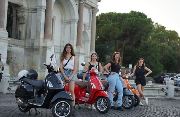 Rome's Easy Ride Vespa Photoshoot with Pick Up and Drop Off
