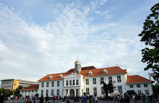 Jakarta Highlight Places with Multilingual Guide