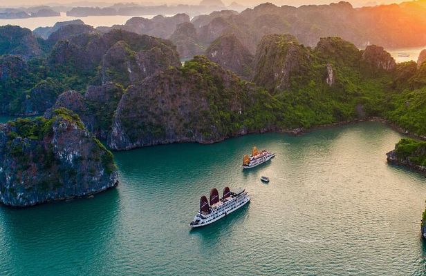 2-day Spectacular Victory Cruise at Halong Bay