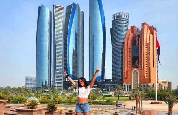 Abu Dhabi City Tour: Grand Mosque, Palace, Souk, Louvre & Ferrari