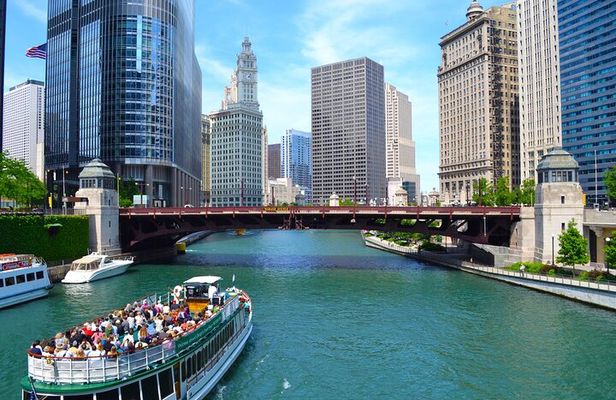 Chicago History and Architecture Walking Tour with Boat Cruise